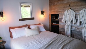 The queen bed space