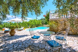Everlasting moments on a shaded patio