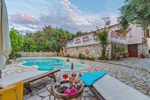 Enchanting evening pool views