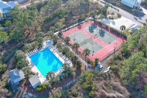 Shared pool, hot tub, and tennis courts