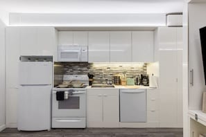 Fully functional kitchen with all your basic cooking needs