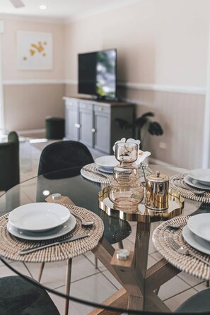 Cramb 2 bed, Cozy dining area