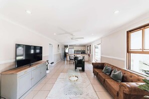 Cramb 2 bed, Cozy lounge with TV