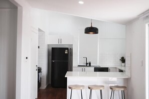 Omar Cottage, Sleek kitchen
