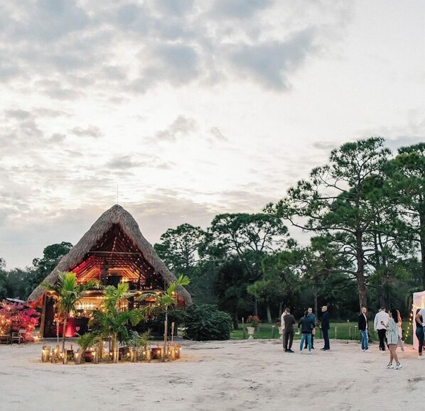 Tiki-house for teamwork with a professional kitchen.