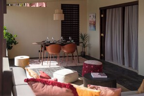 屋外ダイニングエリア