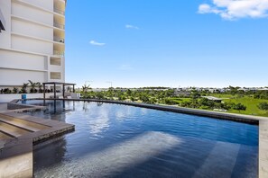 Communal Area - Outdoor Pool