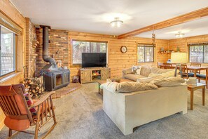 Living Room | Free WiFi | Smart TV | Board Games | 1st Floor