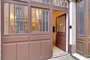 Entrance / Reception