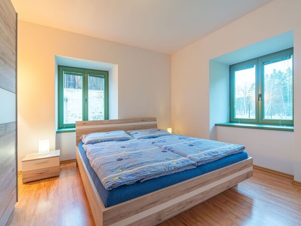 Chambre, Bois, Design Intérieur, Lit, Sol, Sol, Pièce, Literie, Plafond, Drap De Lit