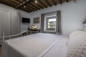 Autumn, Bedroom, Spring, Summer