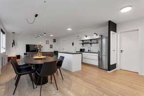 Kitchen & dining