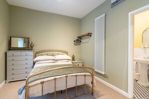 The Hideaway, Lyme Regis - Host & Stay