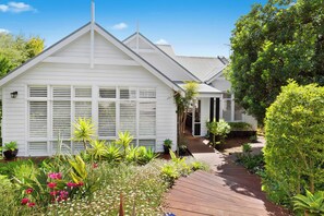 Welcome to Hughes in Sorrento