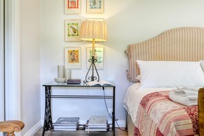 Solar Power French Country Cottage on Table Mountain 3