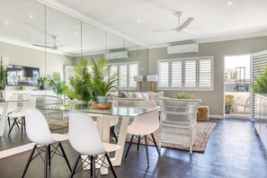 Backup-Powered Elegant Promenade Retreat 4
