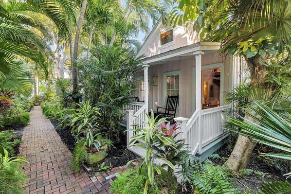 Welcome to Hibiscus Cottage!