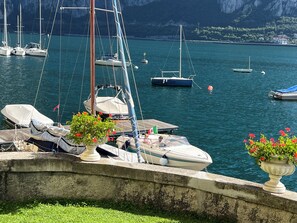 Boat and taxi rental within walking distance