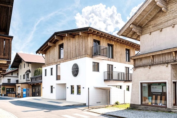 Außenseite Ferienhaus [Sommer]