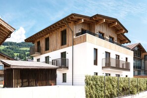Außenseite Ferienhaus [Sommer]