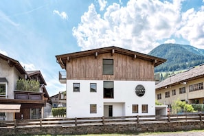 Außenseite Ferienhaus [Sommer]