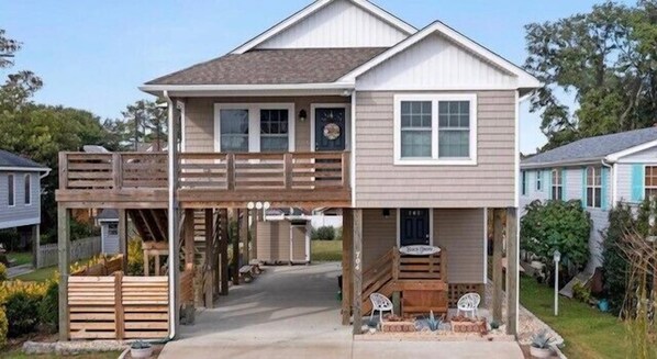 Beach Gnome - Front of House