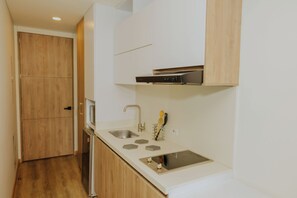 Cocina compacta, moderna y totalmente equipada