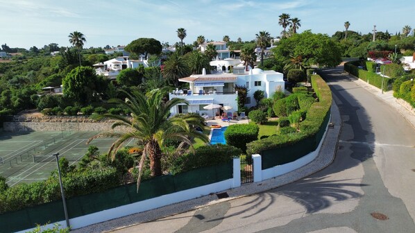 Villa and shared tennis court