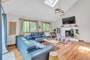 Home Decor, Indoors, Architecture, Building, Furniture