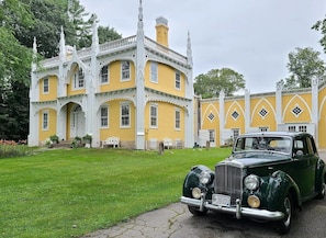 Wedding Cake House (3)
