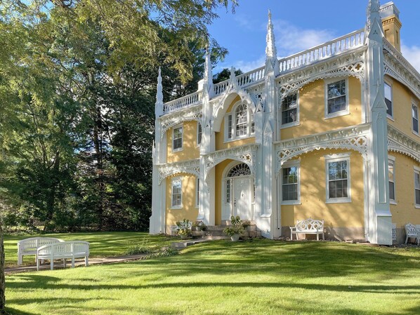 Wedding Cake House (1)