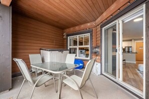 This condo has a large private balcony with outdoor seating & mountain views.