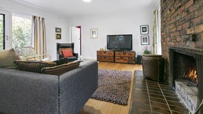 Lounge with open fire place 