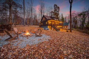 A breathtaking evening view at the Riverwood Retreat.