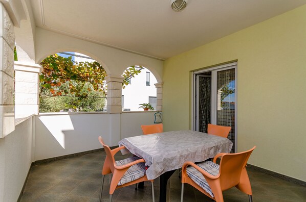 Outdoor dining