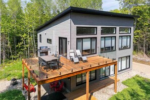 Enjoy the expansive deck !