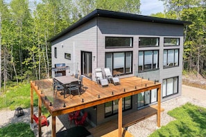 Enjoy the expansive deck !