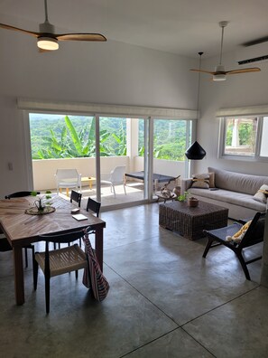 Greatroom, light and bright with 70 inch TV, AC, 2 ceiling fans and view patio. 