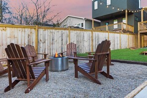 Adirondack chairs and a firepit make for unforgettable Nashville nights 