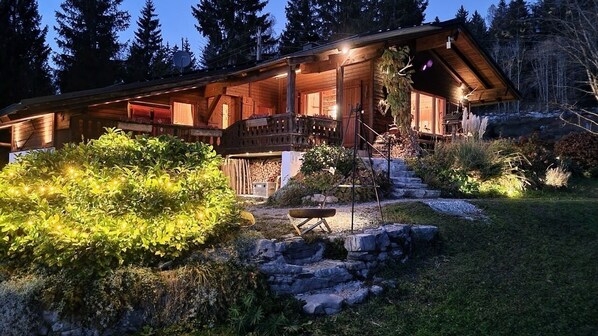 lodge at night (1)