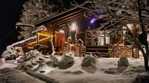 lodge at night (2)