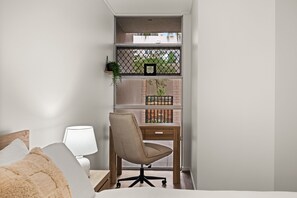 Bedroom 2/Study Nook