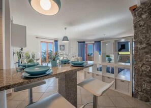 Breakfast bar