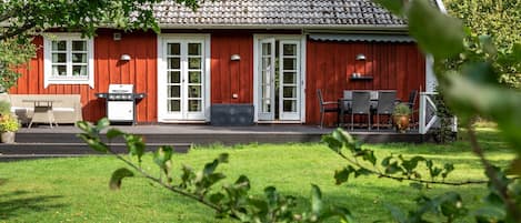 Röd stuga i Småland