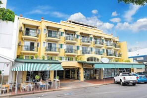 The beautiful Il Palazzo complex offers charm and convenience in the heart of Cairns, with its Mediterranean-inspired architecture.
