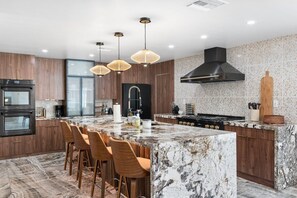 Fully Stocked Entertainer's Kitchen 