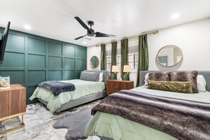 Guest Bedroom- Two Double Beds &amp; 55" Smart TV