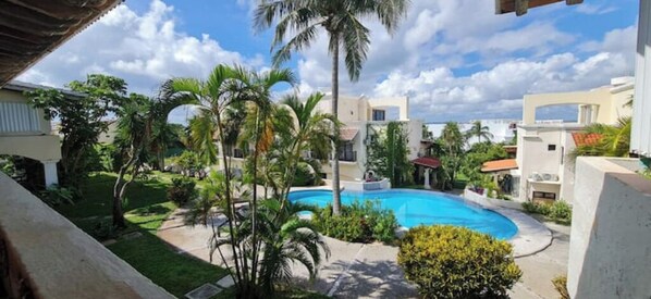 Exterior pool 