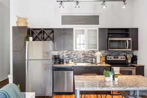 You’ll love the convenience of this fully equipped kitchen, where you can brew coffee, cook meals, or prepare snacks. The cozy layout and warm ambiance make cooking here a delightful part of your stay.