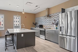 The kitchen’s open layout allows you to move freely as you prepare meals, with everything you need at your fingertips.